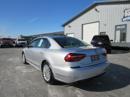 2017 Volkswagen Passat 1.8T SE