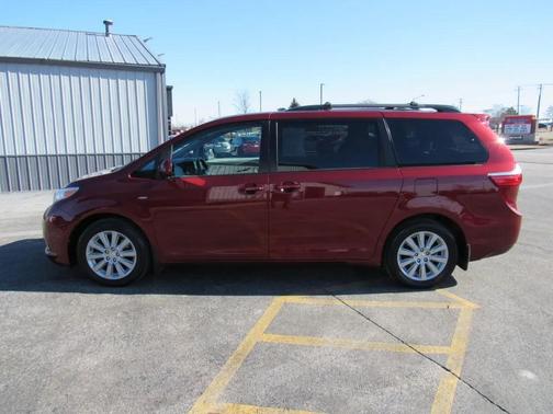 2016 Toyota Sienna LE