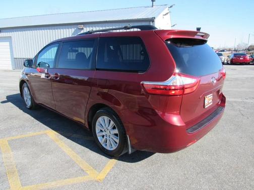 2016 Toyota Sienna LE