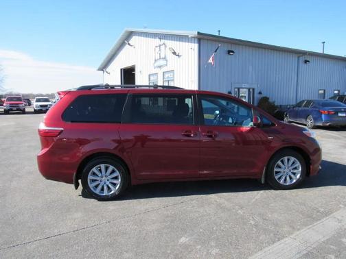 2016 Toyota Sienna LE