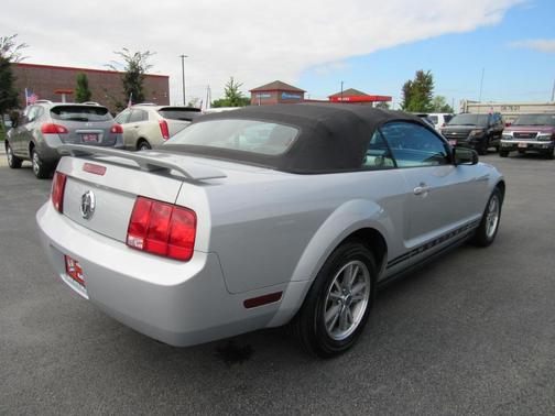 2005 Ford Mustang Premium