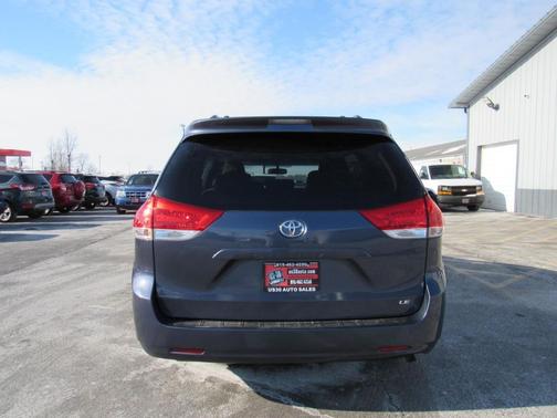 2013 Toyota Sienna LE