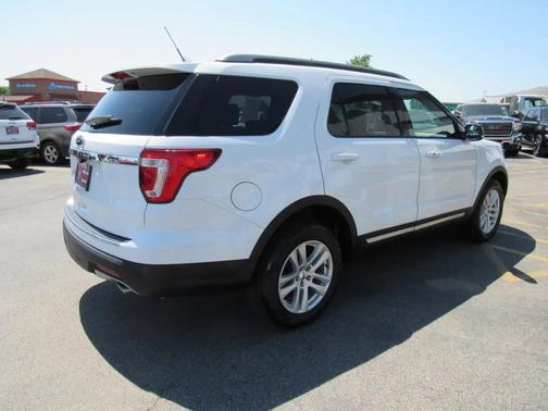 White 2018 Ford Explorer XLT