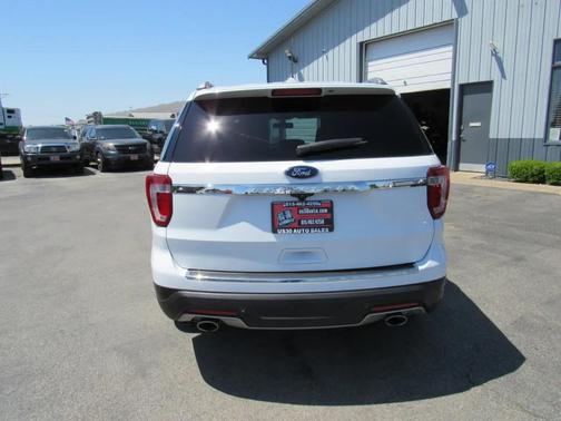White 2018 Ford Explorer XLT