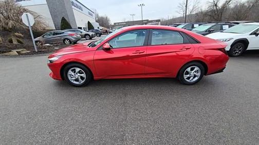 2022 Hyundai ELANTRA SE