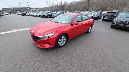2022 Hyundai ELANTRA SE