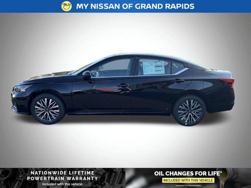 Super Black Clearcoat 2026 Nissan Altima 2.5 SV