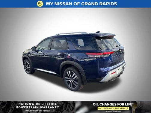 2025 Nissan Pathfinder Platinum 4WD