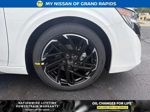 Aspen White Tricoat 2026 Nissan Sentra SR