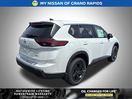 Everest White Pearl Tricoat 2026 Nissan Rogue SV