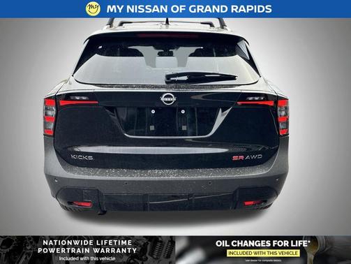 Super Black 2026 Nissan Kicks SR