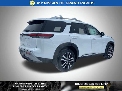 2025 Nissan Pathfinder Platinum 4WD