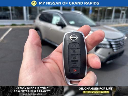 Champagne Silver/Black 2026 Nissan Rogue Platinum
