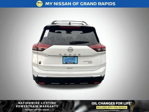 Everest White Pearl/Super Black 2026 Nissan Rogue Platinum
