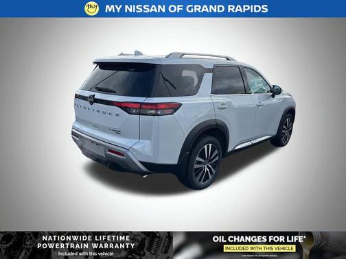 2025 Nissan Pathfinder Platinum 4WD