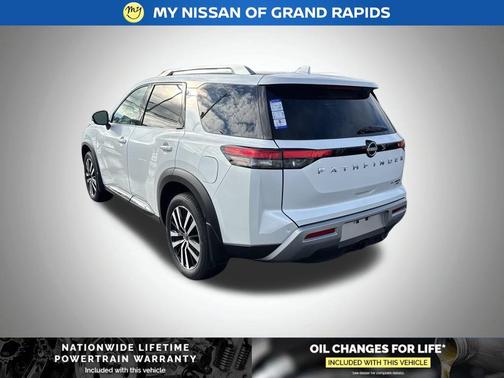 2025 Nissan Pathfinder Platinum 4WD