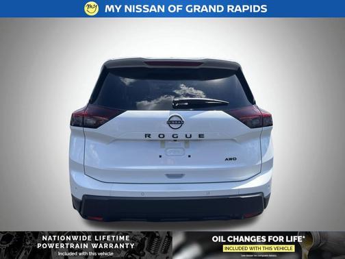 Everest White Pearl Tricoat 2026 Nissan Rogue Dark Armor