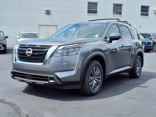 2025 Nissan Pathfinder SV 4WD