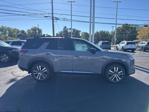 2025 Nissan Pathfinder Platinum 4WD