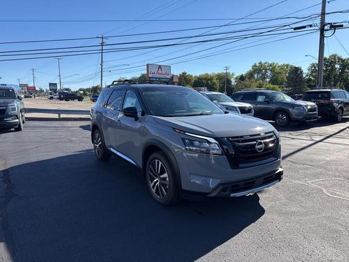 2025 Nissan Pathfinder Platinum 4WD