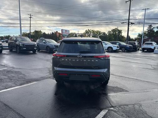 2025 Nissan Pathfinder SV 4WD