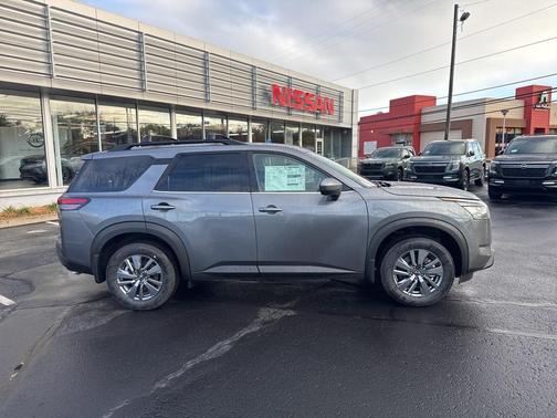 2025 Nissan Pathfinder SV 4WD