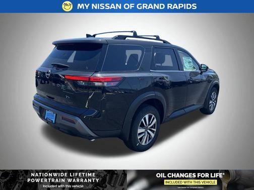 Super Black 2026 Nissan Pathfinder SL