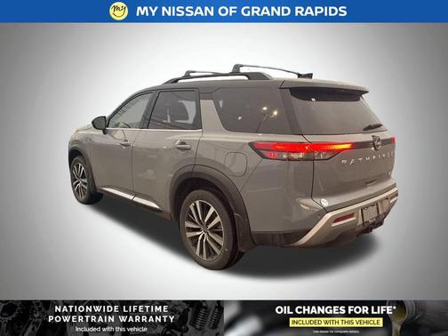 2025 Nissan Pathfinder Platinum 4WD