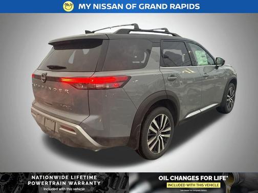 2025 Nissan Pathfinder Platinum 4WD