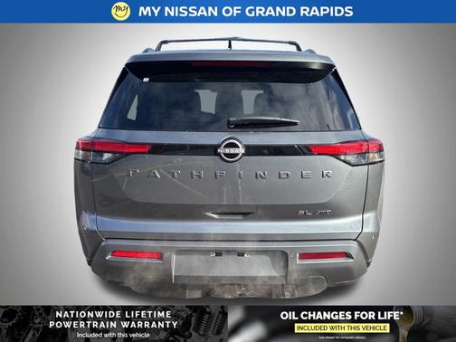 2026 Nissan Pathfinder SL