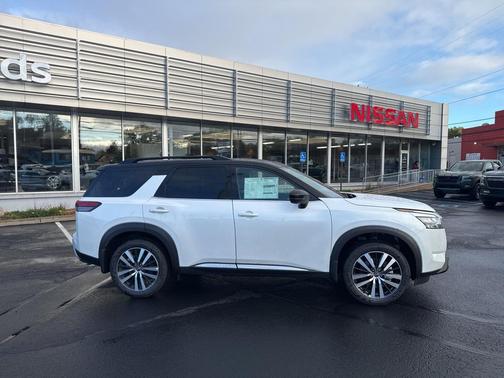 2025 Nissan Pathfinder Platinum 4WD