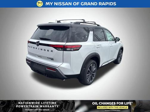 Everest White Pearl/Black 2026 Nissan Pathfinder Platinum