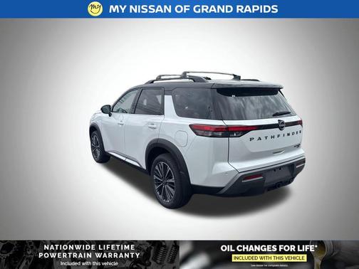 Everest White Pearl/Black 2026 Nissan Pathfinder Platinum