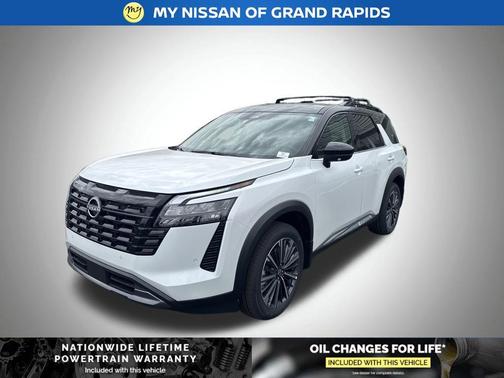 Everest White Pearl/Black 2026 Nissan Pathfinder Platinum