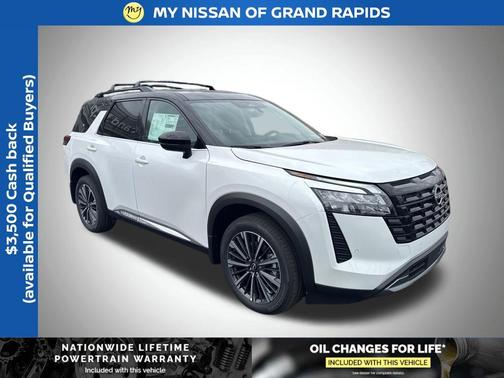 Everest White Pearl/Black 2026 Nissan Pathfinder Platinum