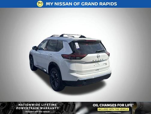 Everest White Pearl Tricoat 2026 Nissan Rogue Platinum