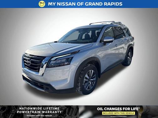 2025 Nissan Pathfinder SL 4WD