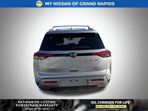 2025 Nissan Pathfinder SL 4WD