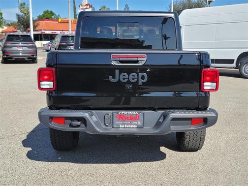 2025 Jeep Gladiator Sport