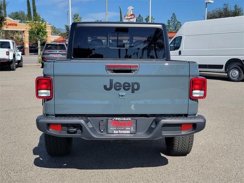 2025 Jeep Gladiator Sport