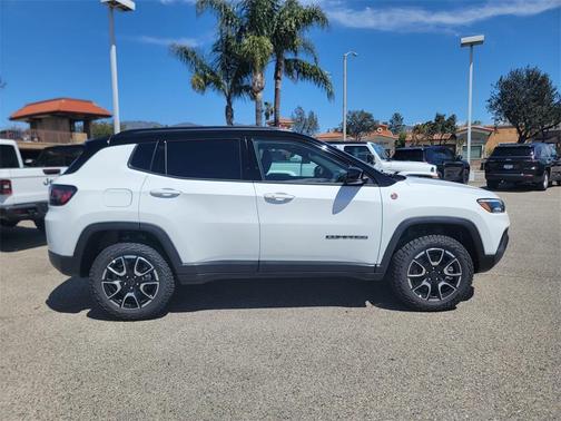 2025 Jeep Compass Trailhawk