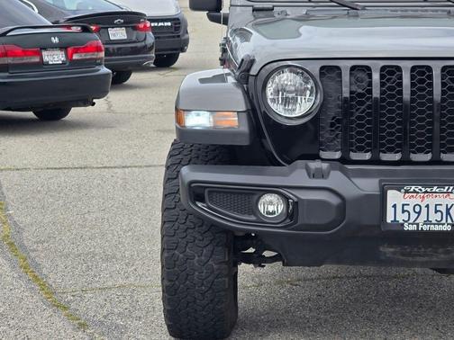 2021 Jeep Gladiator Sport