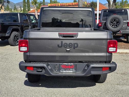 2026 Jeep Gladiator Sport