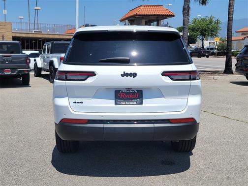 2025 Jeep Grand Cherokee L Laredo