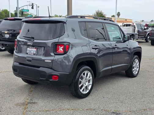 Gray 2022 Jeep Renegade Latitude