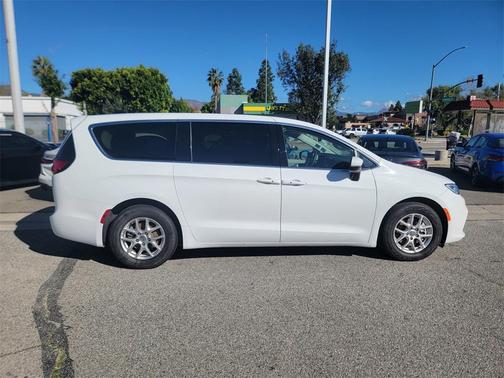 2023 Chrysler Pacifica Touring-L