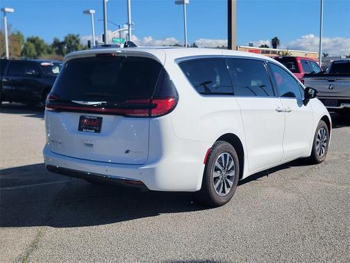 2024 Chrysler Pacifica Hybrid Select