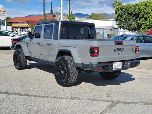 2022 Jeep Gladiator Sport