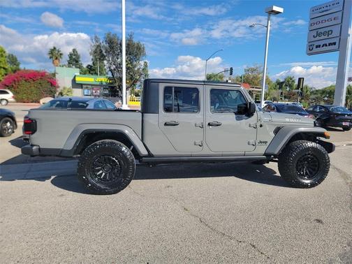 2022 Jeep Gladiator Sport