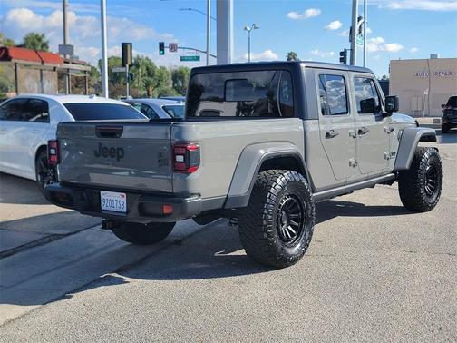 2022 Jeep Gladiator Sport